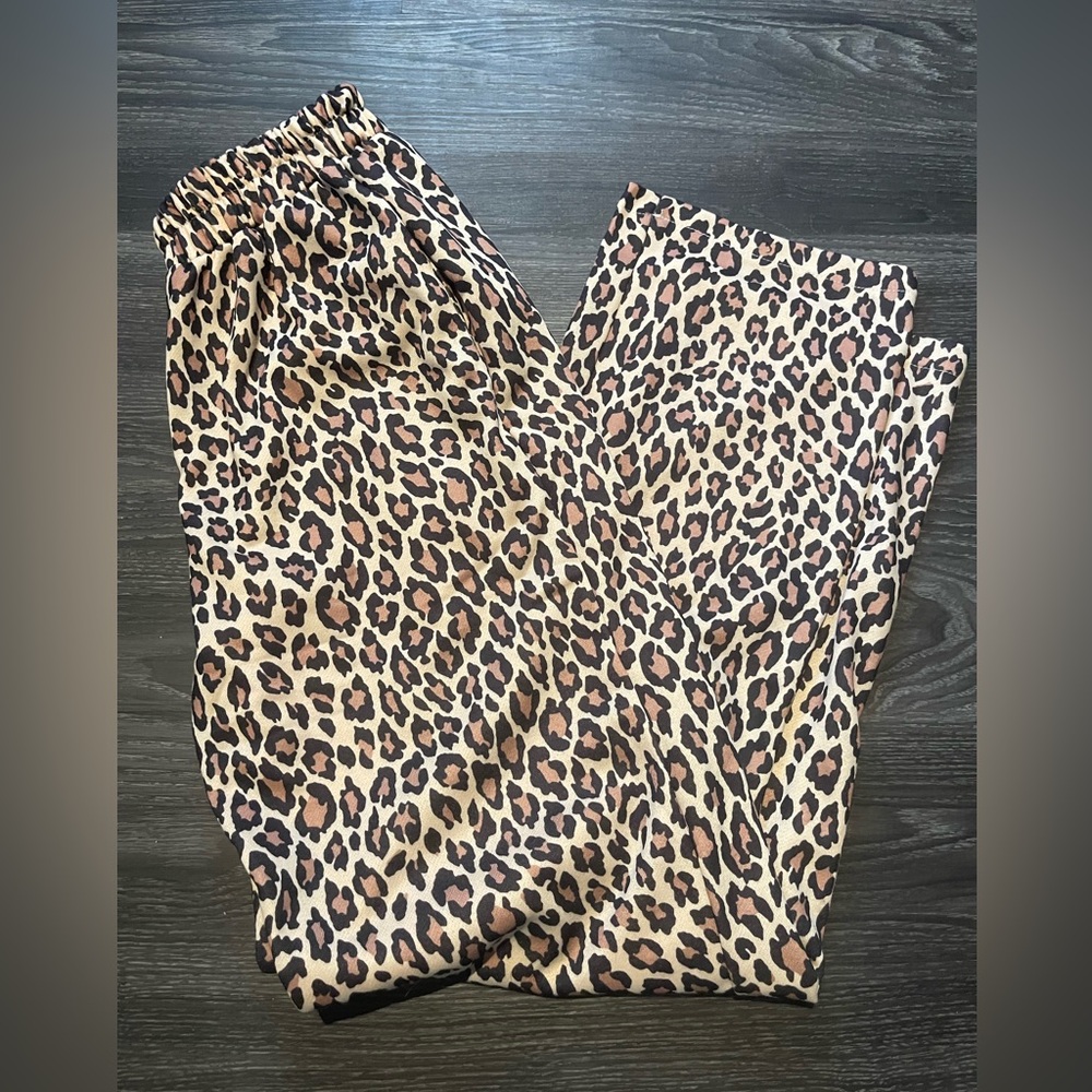 Women’s Cheetah lounge pants